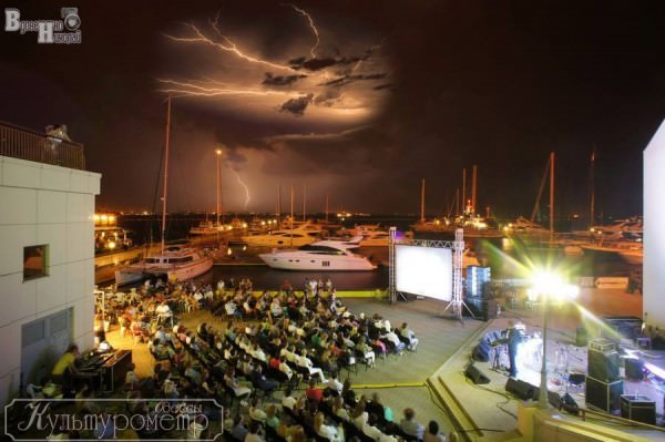 Sergey Letov and Vladimir Goloukhov playing live soundtrack for Murnau film «Der letzte Mann» in Odessa open air festival