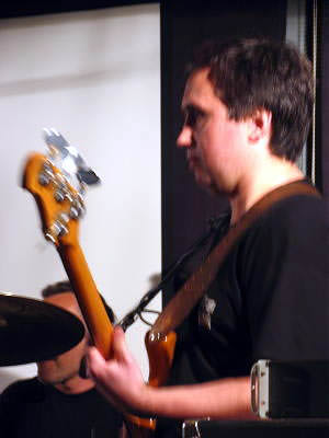 Наиль Кадыров, бас-гитара
