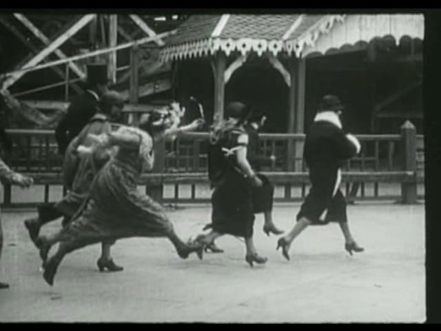 Антракт, кадр из фильма Рене Клера