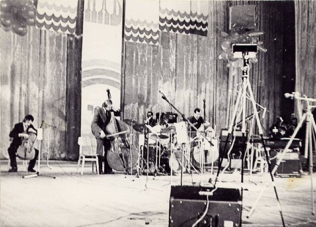 Джаз над Волгой 1981 Оркестр Курехина - В.Макаров, В.Мельников, С.Панасенко, С.Курехин.